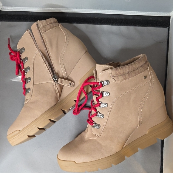 Dr Scholls Women's Wedge Ankle Boots with Red  & Tan Laces NEW Size 8 - Picture 4 of 8